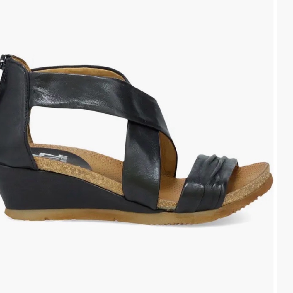 Miz Mooz Black Leather Monarch Wedge Sandal Size 38 in Excellent Condition